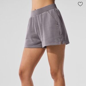ALO Yoga Women's Washed Low Key Short in Size Large in Cool Grey Wash